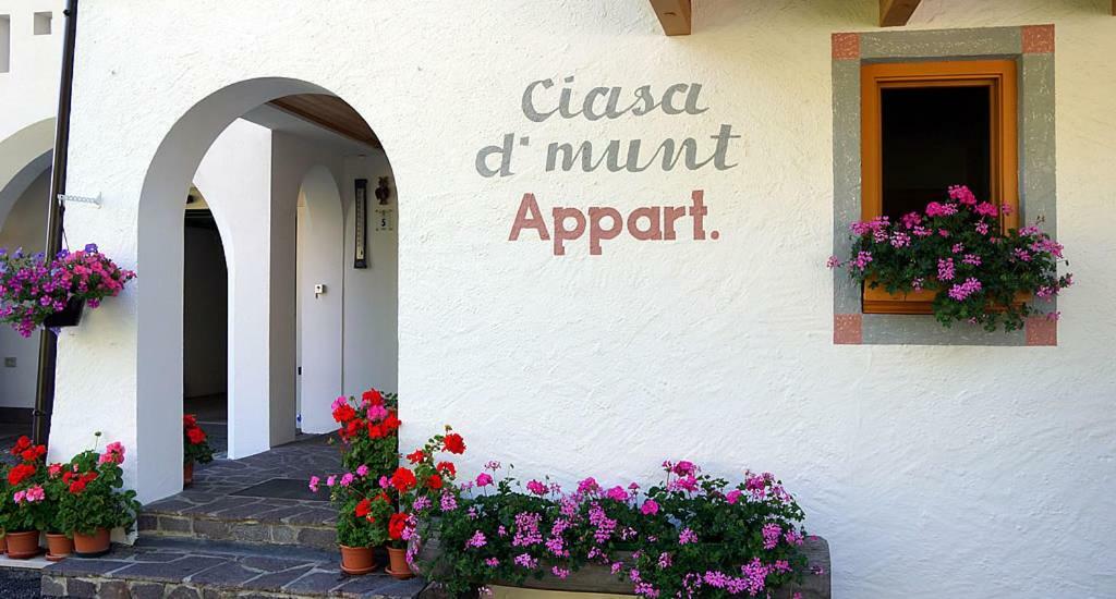 Ciasa De Munt Apartment La Villa  Exterior photo